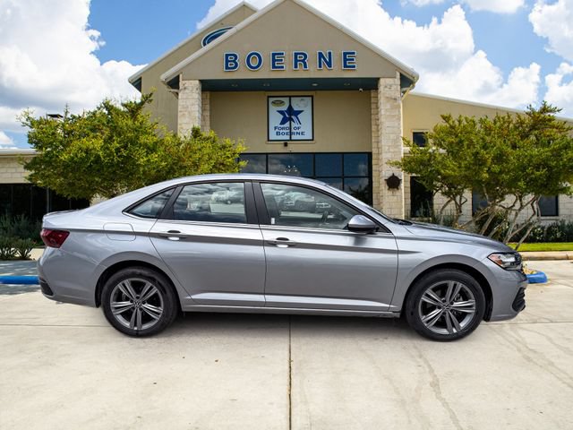 Used 2024 Volkswagen Jetta SE FWD image 6