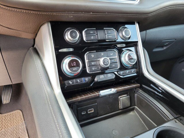 Used 2021 GMC Yukon Denali w/ Denali Premium Package image 18