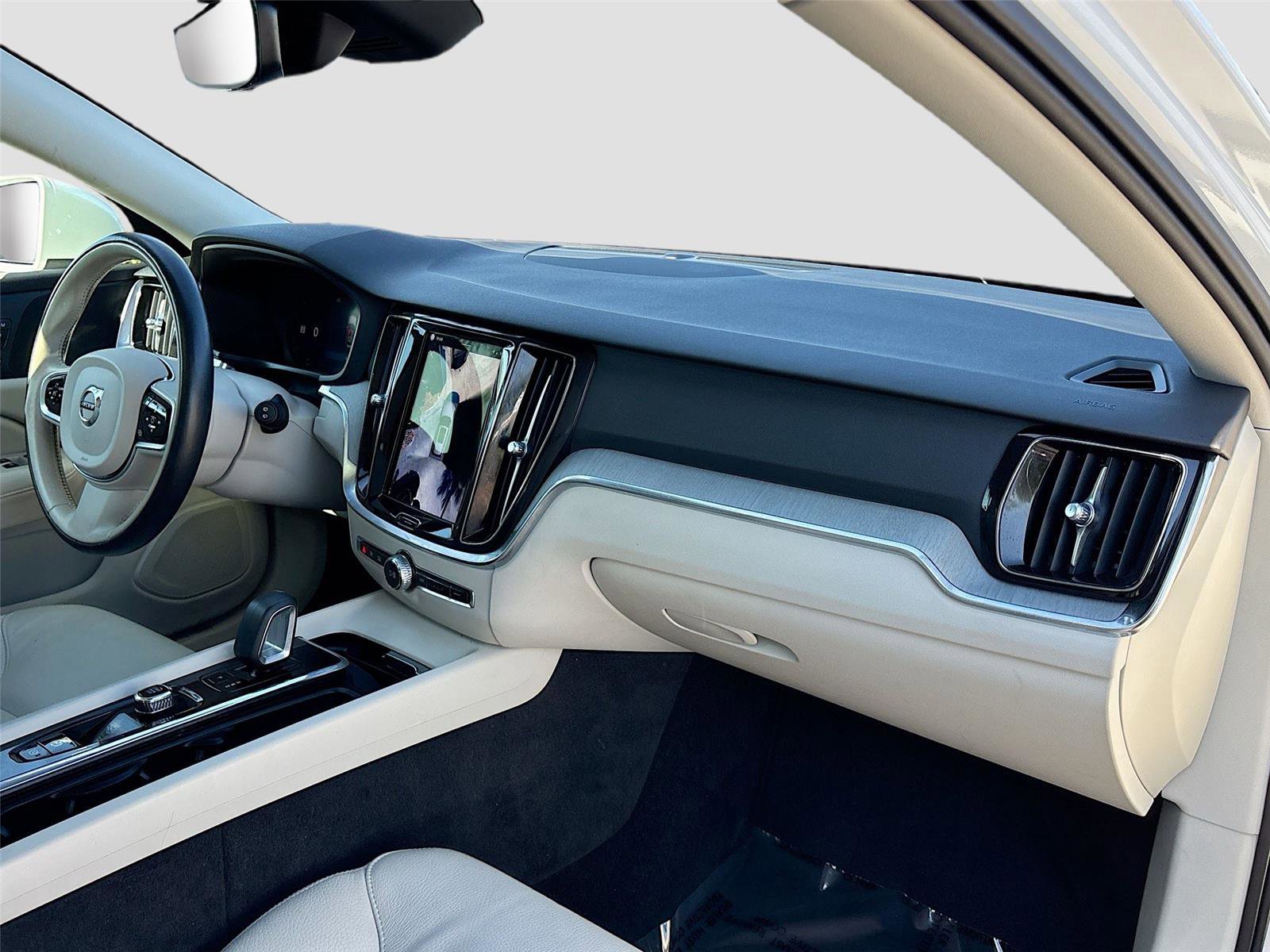 Used 2025 Volvo V60 B5 Cross Country Plus image 29