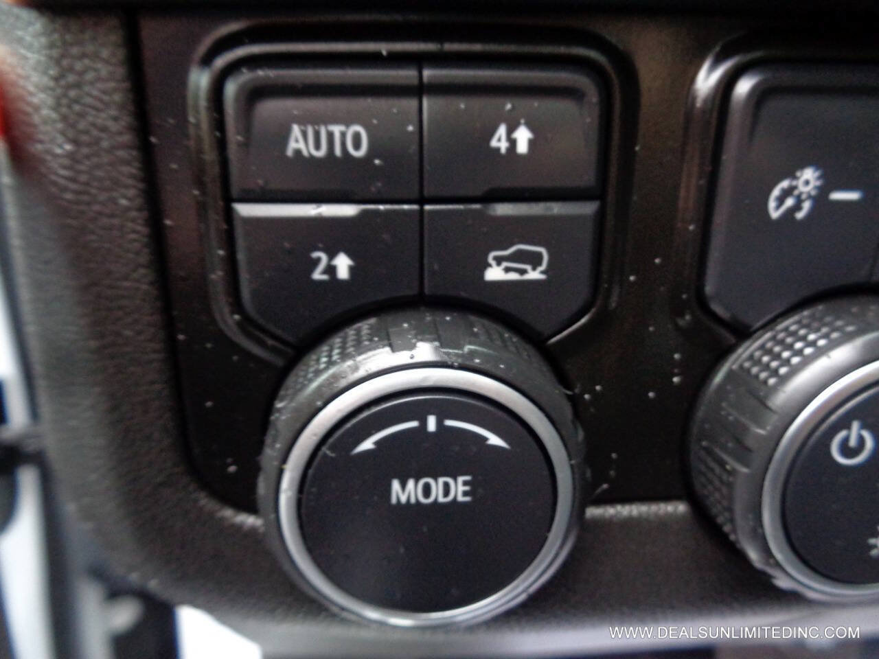 Used 2022 Chevrolet Suburban LT w/ LT Signature Plus Package AWD/4WD image 11