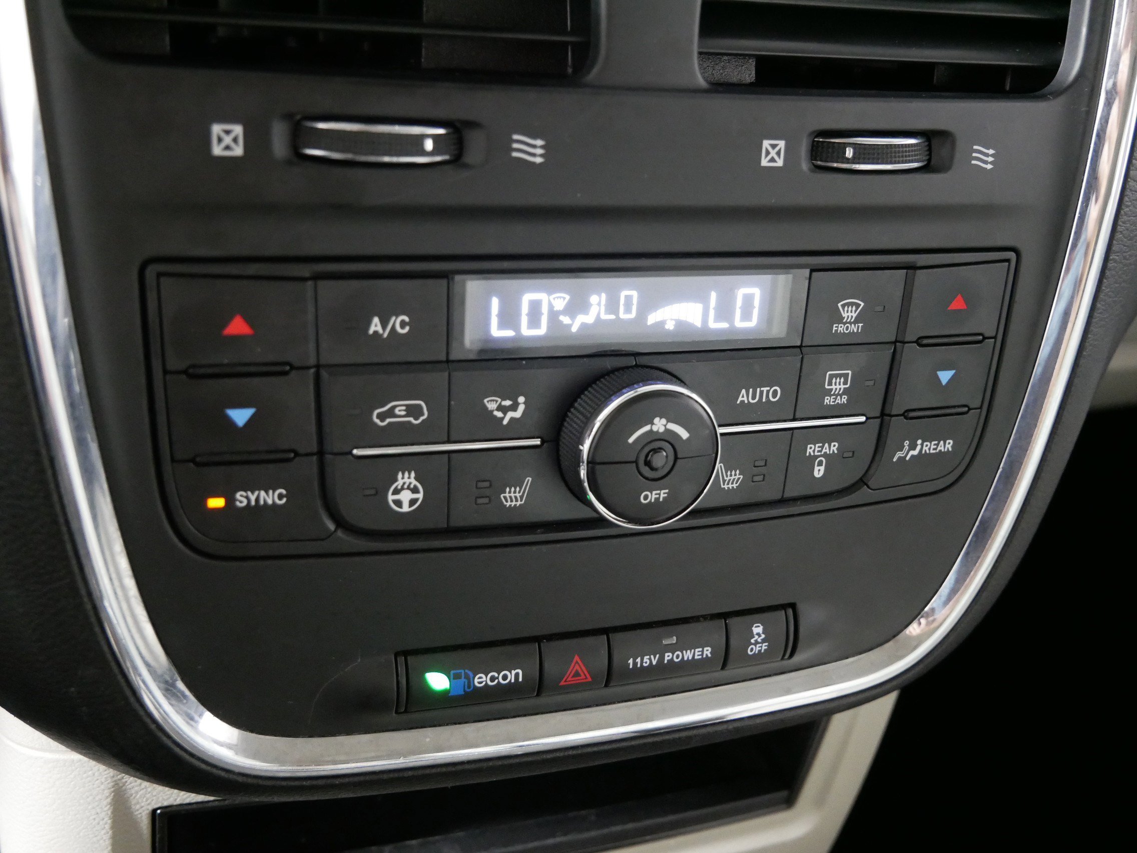 Used 2014 Chrysler Town & Country Touring-L w/ Driver Convenience Group FWD image 23