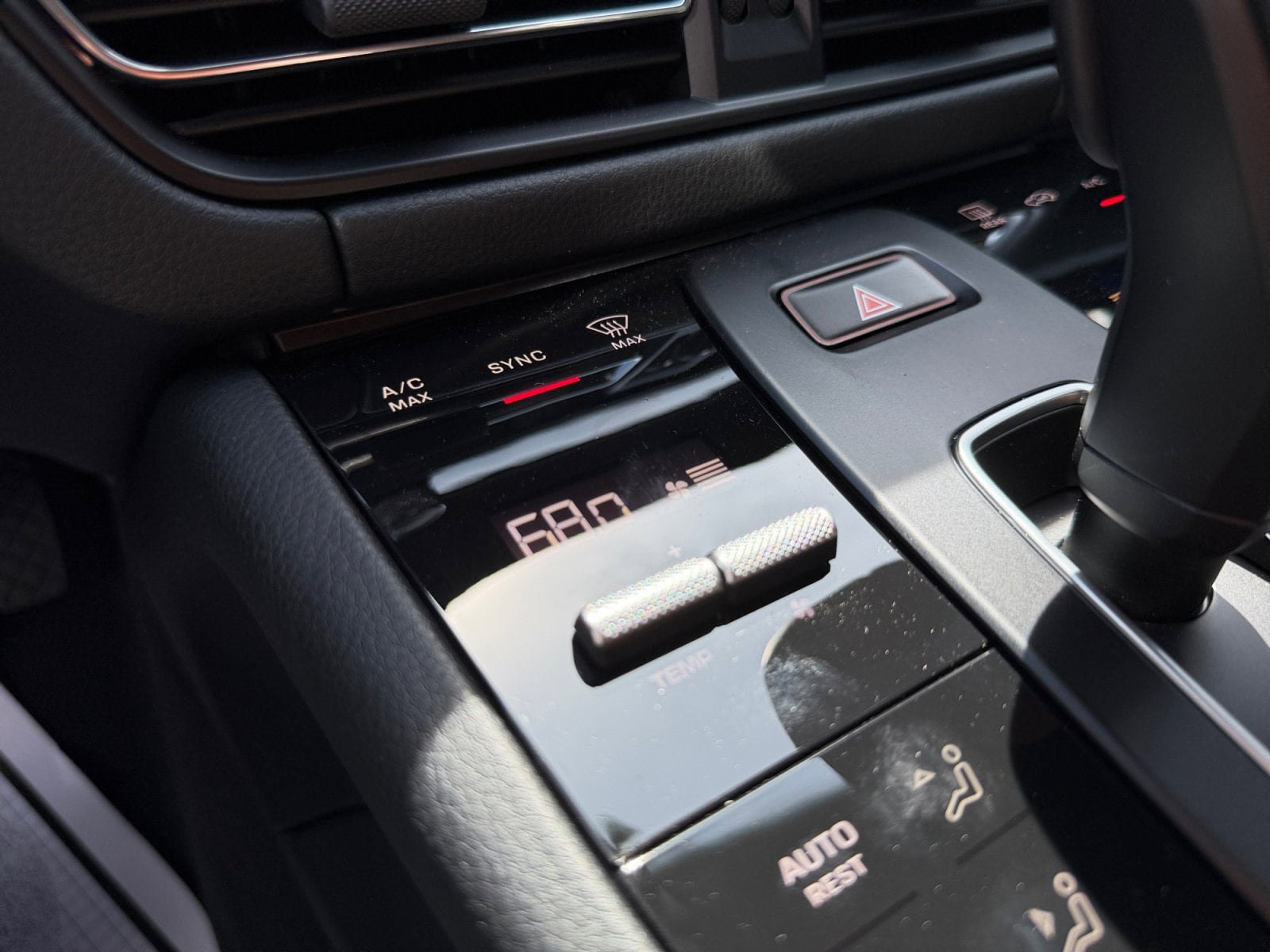 New 2026 Porsche Macan AWD/4WD image 17