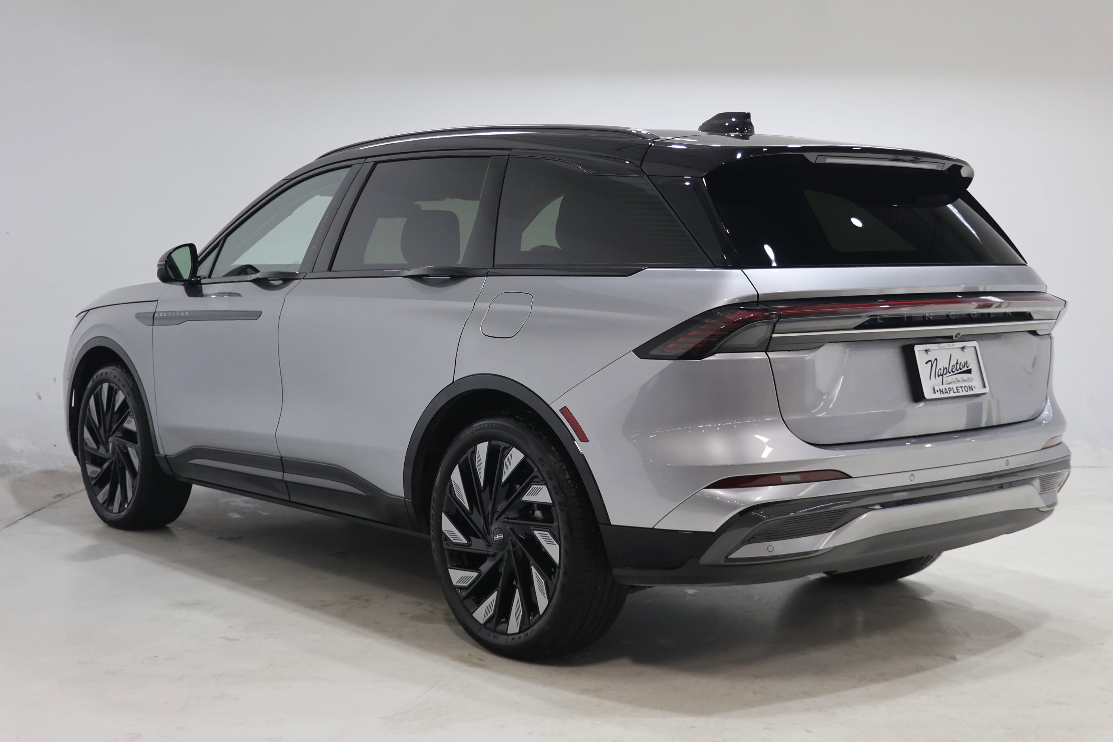Used 2026 Lincoln Nautilus Reserve w/ Jet Appearance Package AWD/4WD image 6