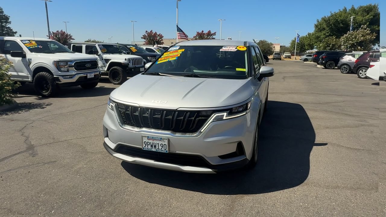 Used 2022 Kia Carnival LX FWD image 2