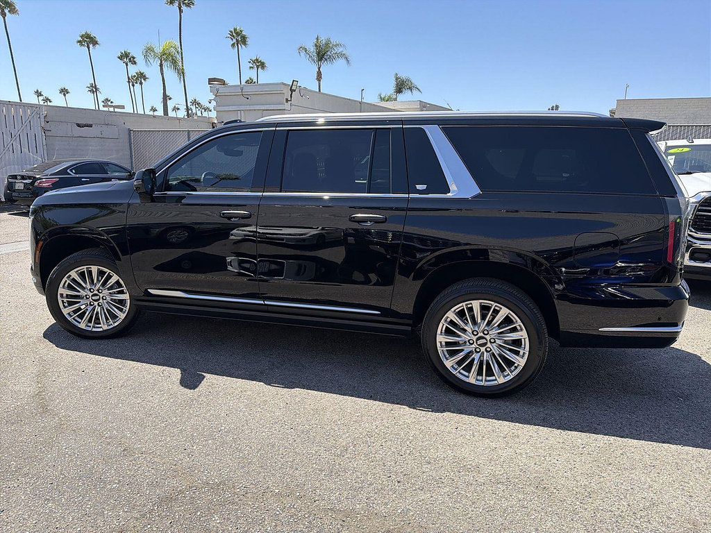 Used 2026 Cadillac Escalade ESV Luxury RWD image 8