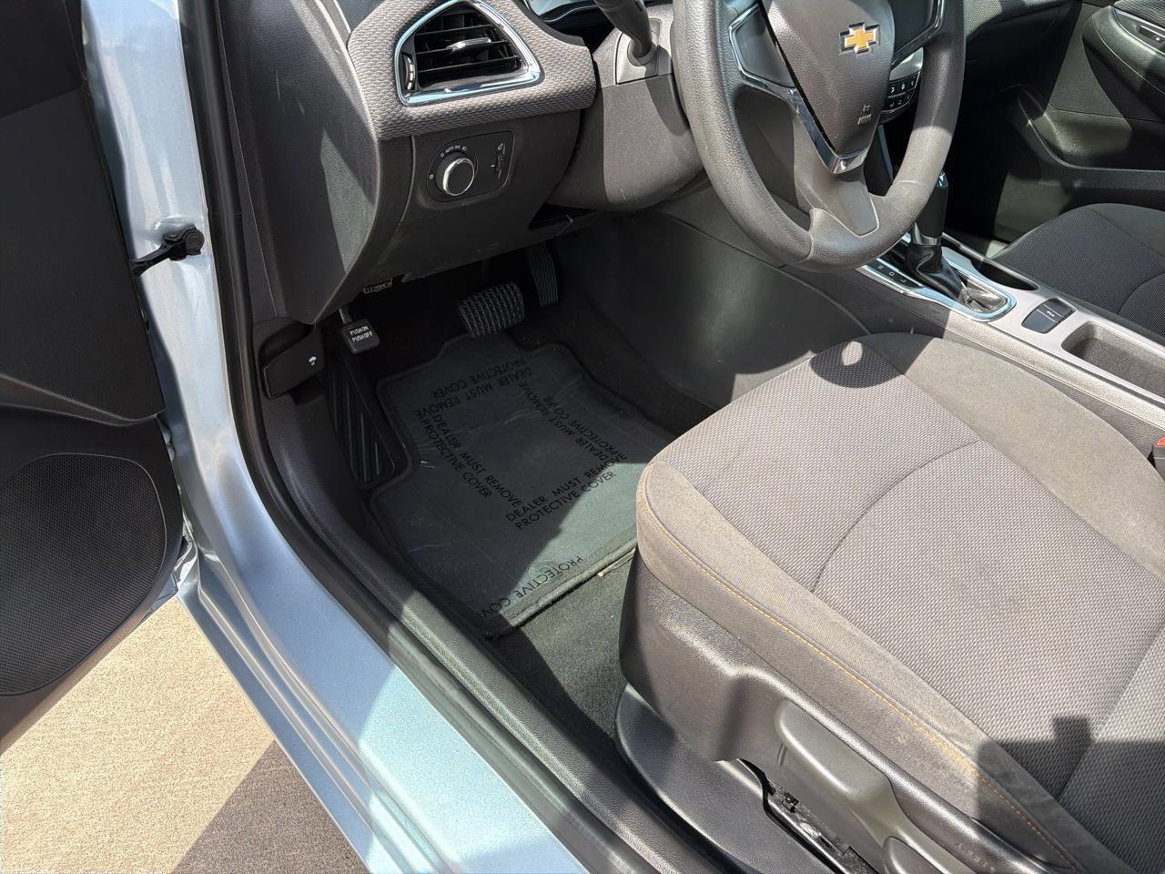 Used 2017 Chevrolet Cruze LS FWD image 10