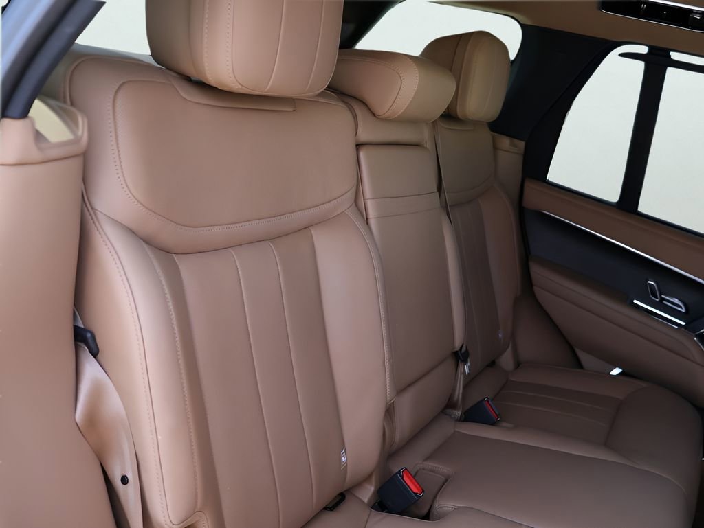 Certified 2024 Land Rover Range Rover SE AWD/4WD image 12