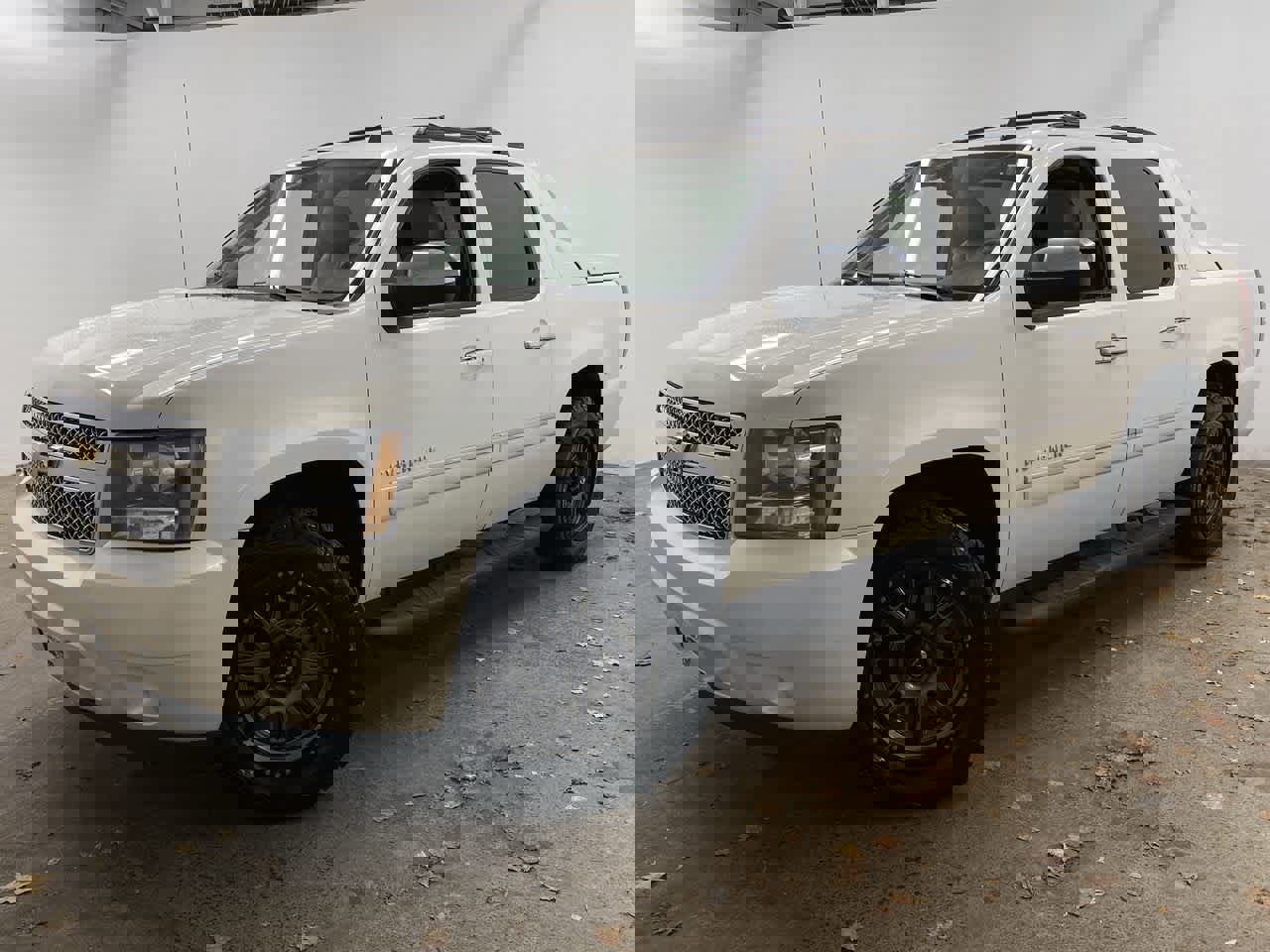 Used 2012 Chevrolet Avalanche LTZ image 1