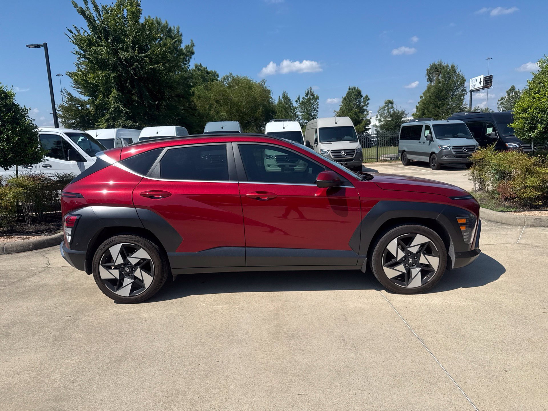 Used 2024 Hyundai Kona Limited FWD image 3