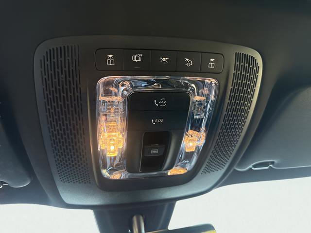 Used 2022 Mercedes-Benz GLB 250 4MATIC w/ Premium Package Lite image 23