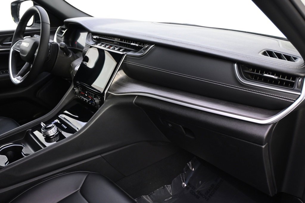 Used 2024 Jeep Grand Cherokee L Limited image 15