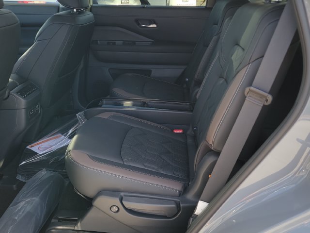 New 2026 Nissan Pathfinder Platinum AWD/4WD image 7