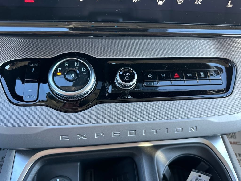 New 2025 Ford Expedition Active image 11