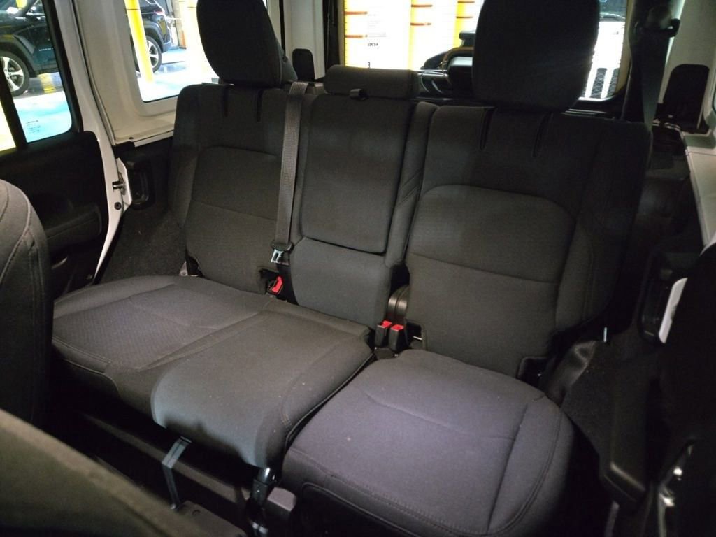 Used 2023 Jeep Wrangler Unlimited w/ Sun & Screen Package image 11