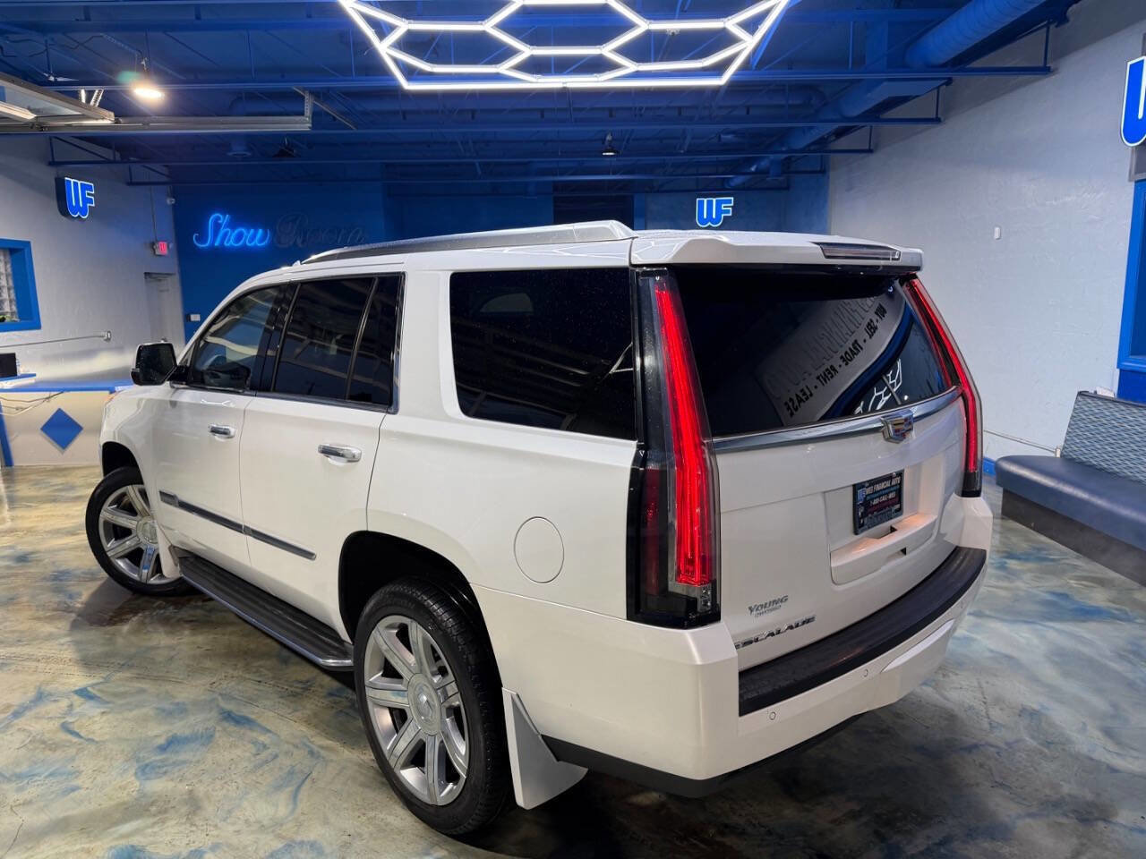 Used 2016 Cadillac Escalade Premium image 3