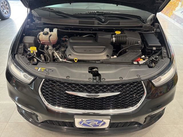 Used 2023 Chrysler Pacifica Touring-L FWD image 53