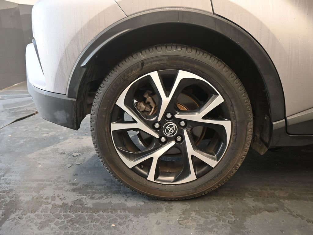 Used 2019 Toyota C-HR image 9