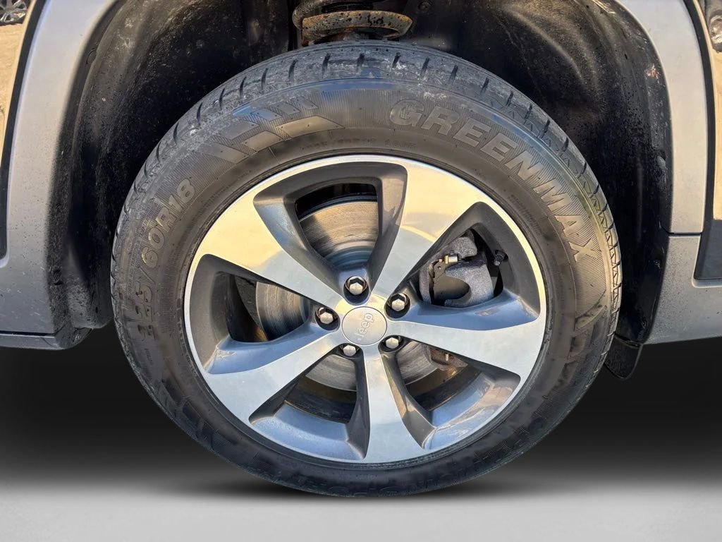 Used 2019 Jeep Cherokee Limited AWD/4WD image 12