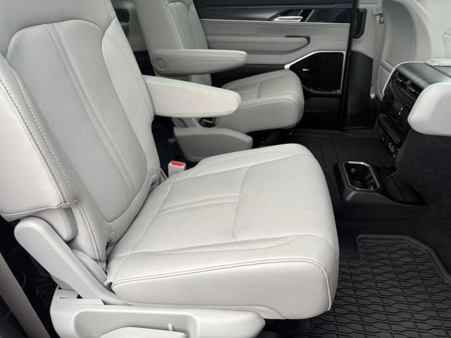 Used 2024 Jeep Wagoneer L Series III w/ Premium Group I AWD/4WD image 22