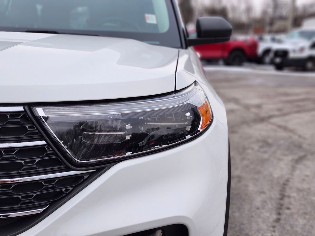 Certified 2022 Ford Explorer XLT w/ Equipment Group 202A image 10