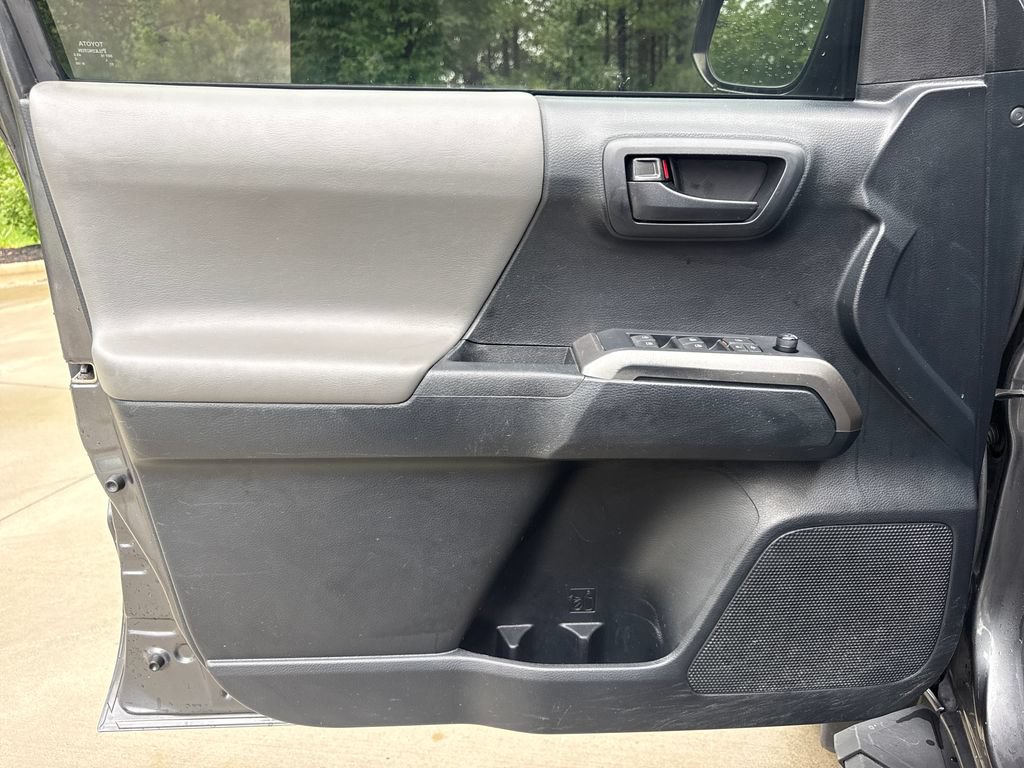 Used 2019 Toyota Tacoma SR5 RWD image 13