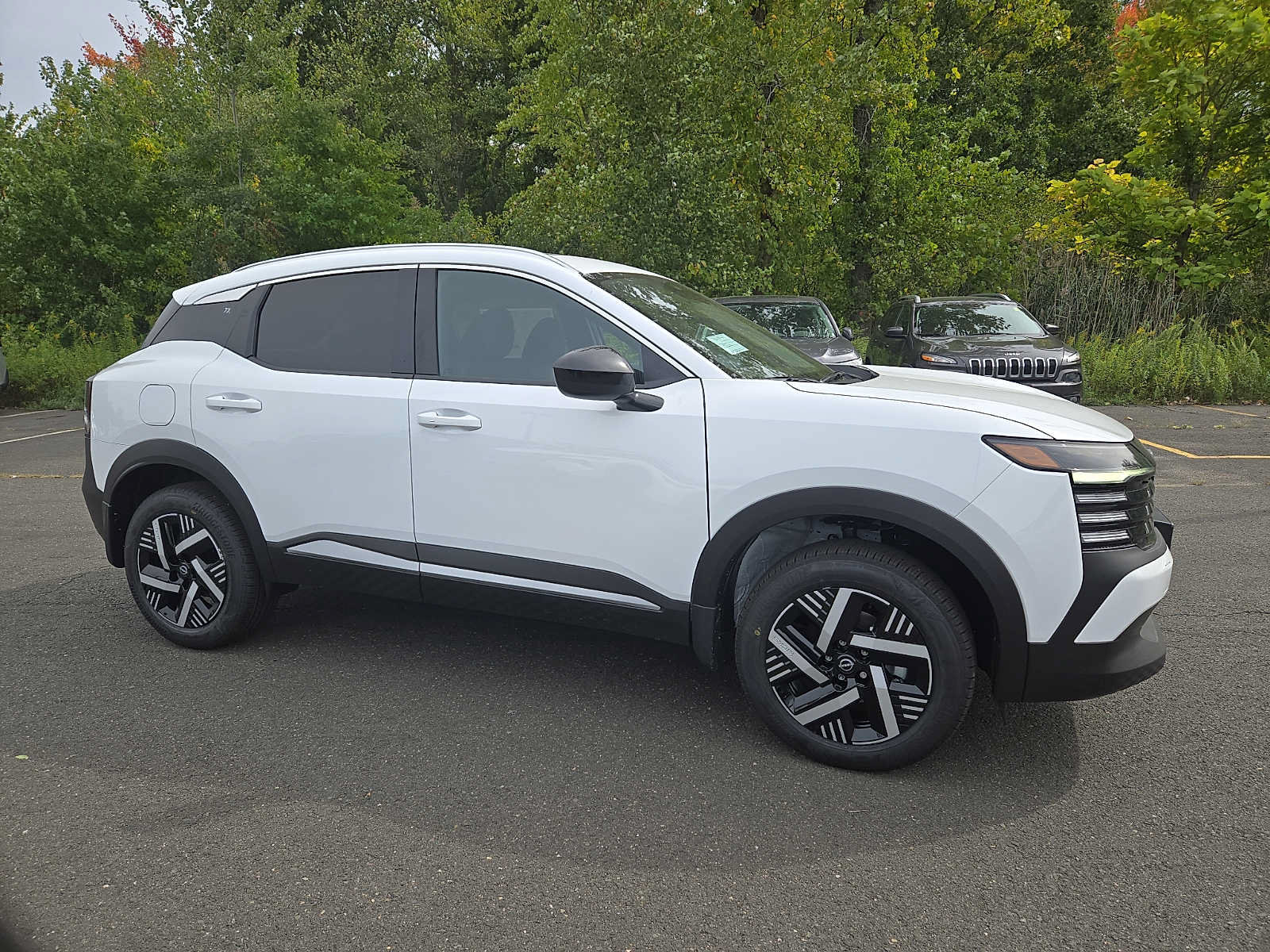 New 2027 Nissan Kicks SV w/ SV Premium Package FWD image 3
