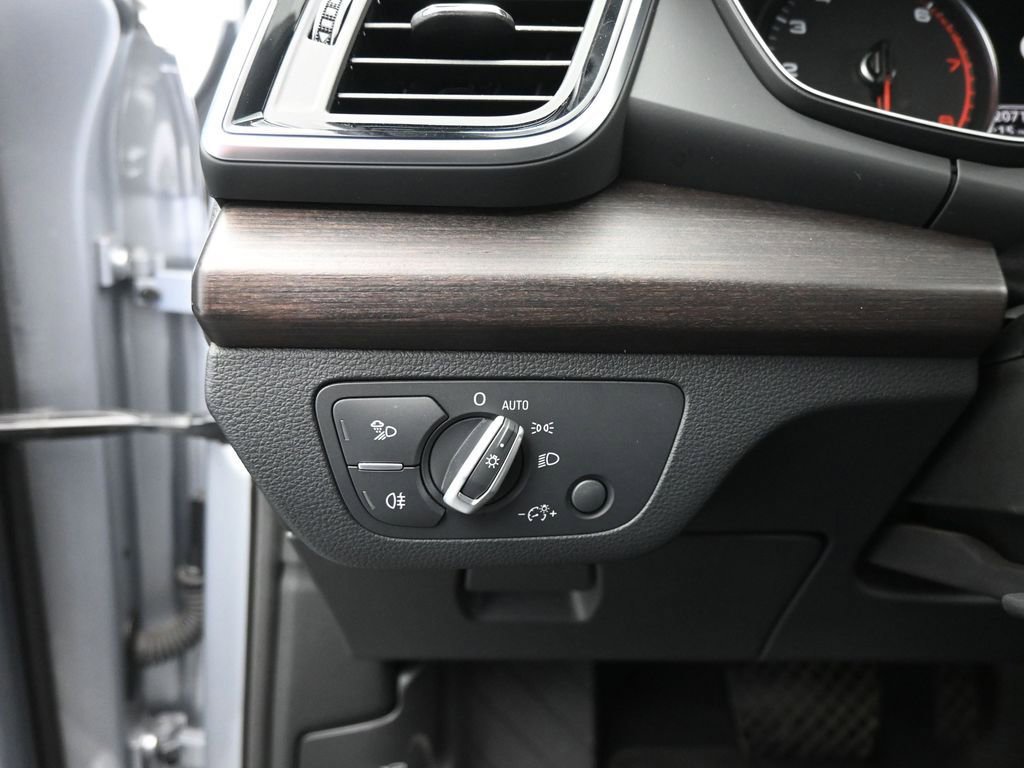 Used 2023 Audi Q5 2.0T Premium w/ Convenience Package image 12