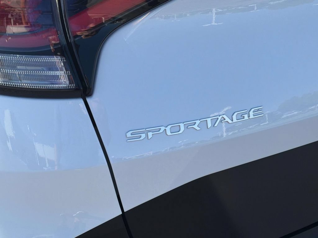 Used 2023 Kia Sportage EX FWD image 6