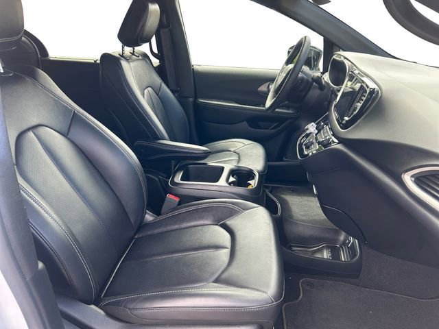 Used 2025 Chrysler Pacifica Select FWD image 17