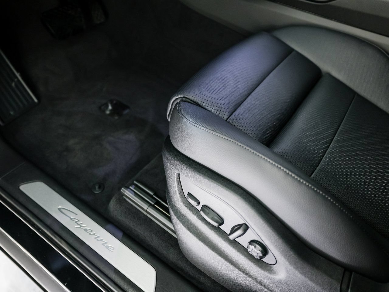Certified 2026 Porsche Cayenne AWD/4WD image 15