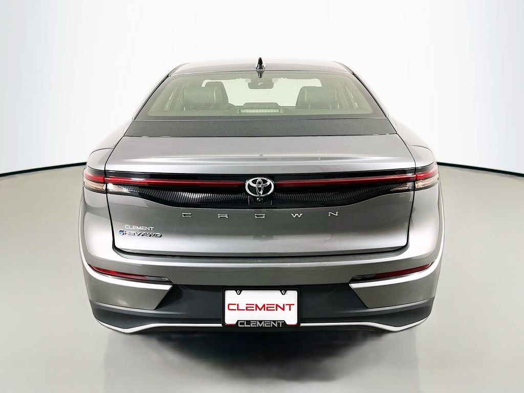 Used 2025 Toyota Crown XLE AWD/4WD image 8