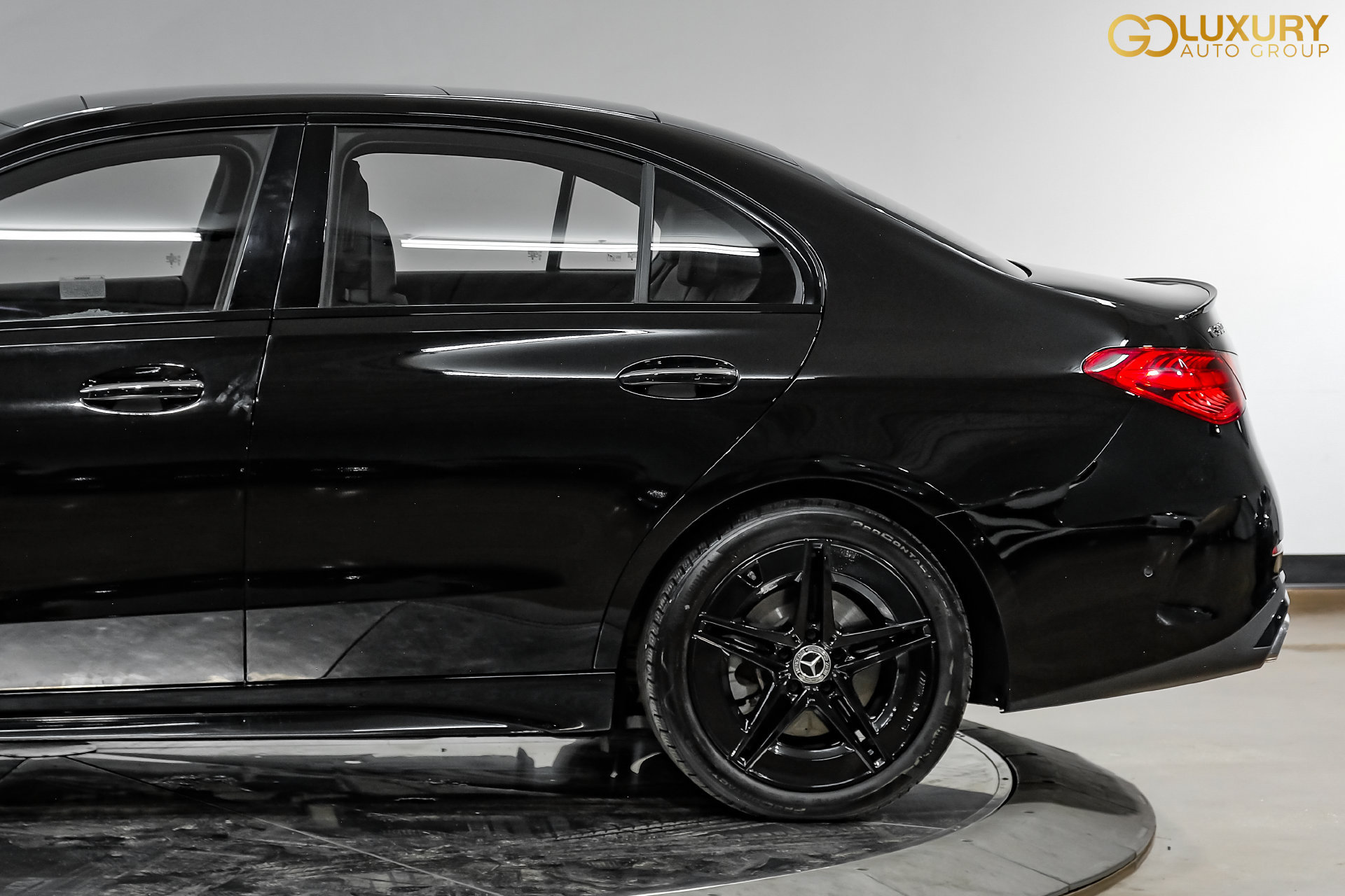 Used 2025 Mercedes-Benz C 300 Sedan w/ AMG Line w/ Night Package image 17