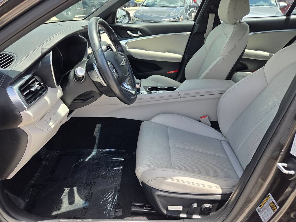 Used 2025 Genesis G70 2.5T RWD image 4