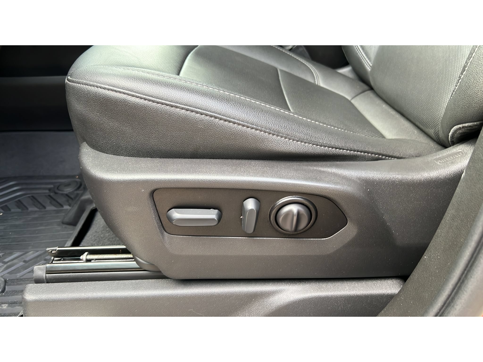 Certified 2021 Chevrolet Silverado 1500 LTZ AWD/4WD image 25