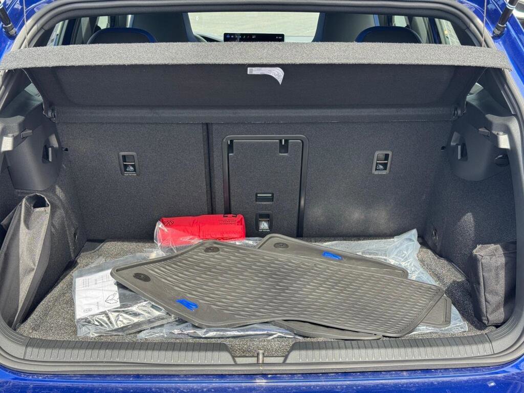 Used 2026 Volkswagen Golf 2.0T image 4