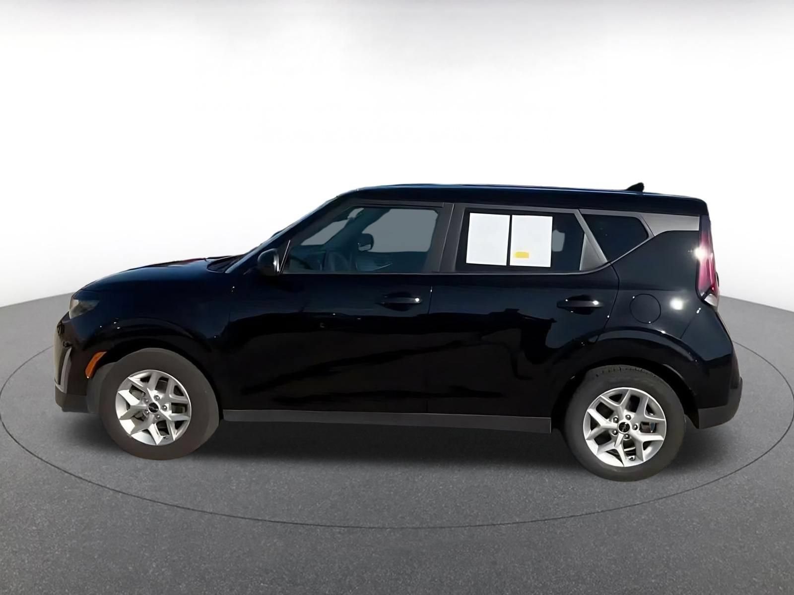 Used 2025 Kia Soul LX w/ LX Technology Package FWD image 7