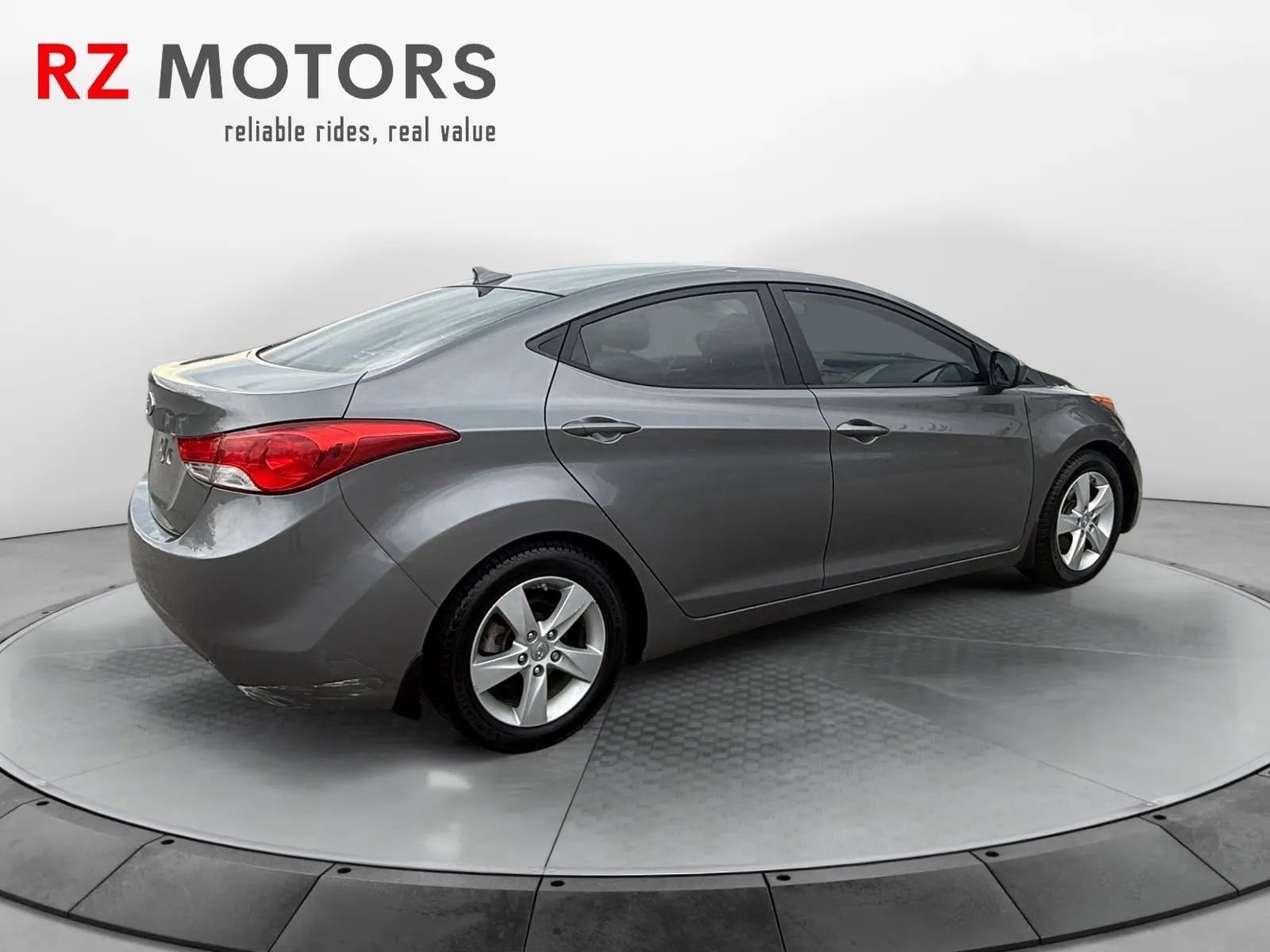 Used 2013 Hyundai Elantra GLS w/ Preferred Pkg FWD image 5