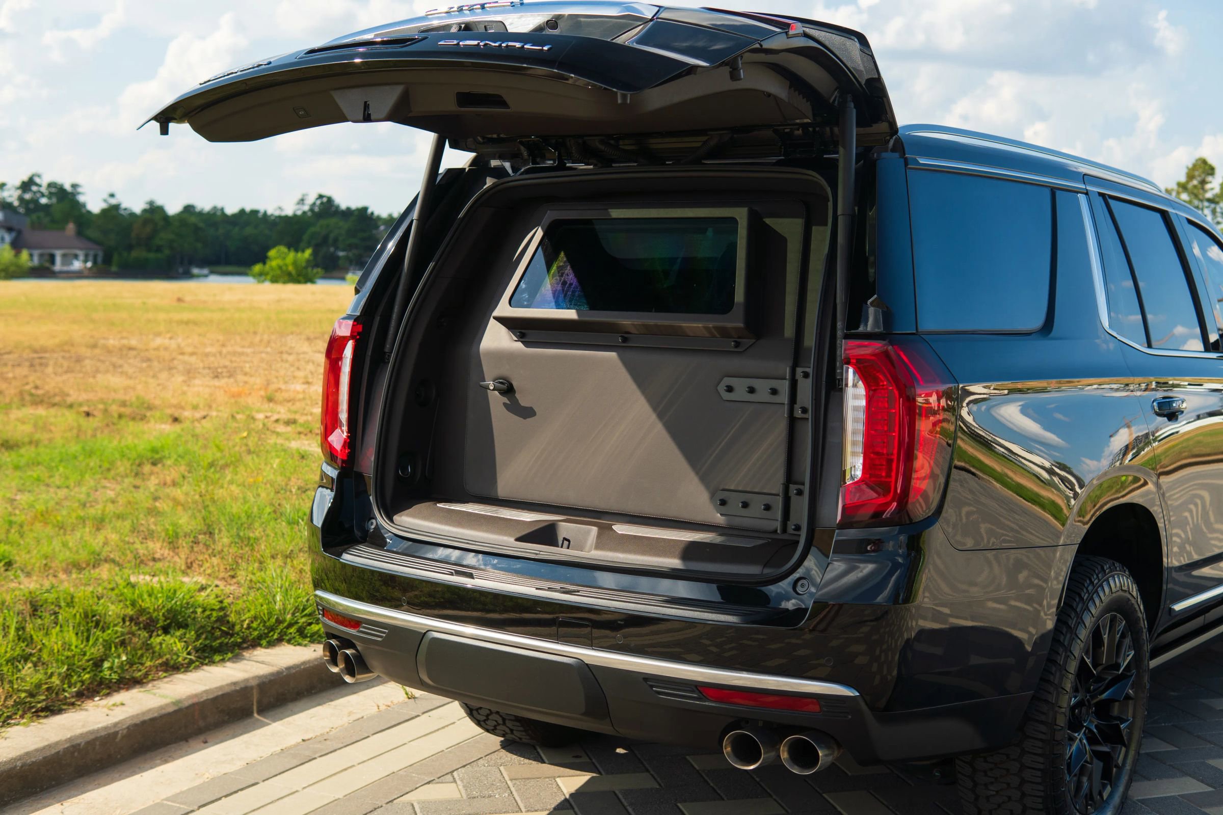 Used 2024 GMC Yukon Denali w/ Max Trailering Package image 3