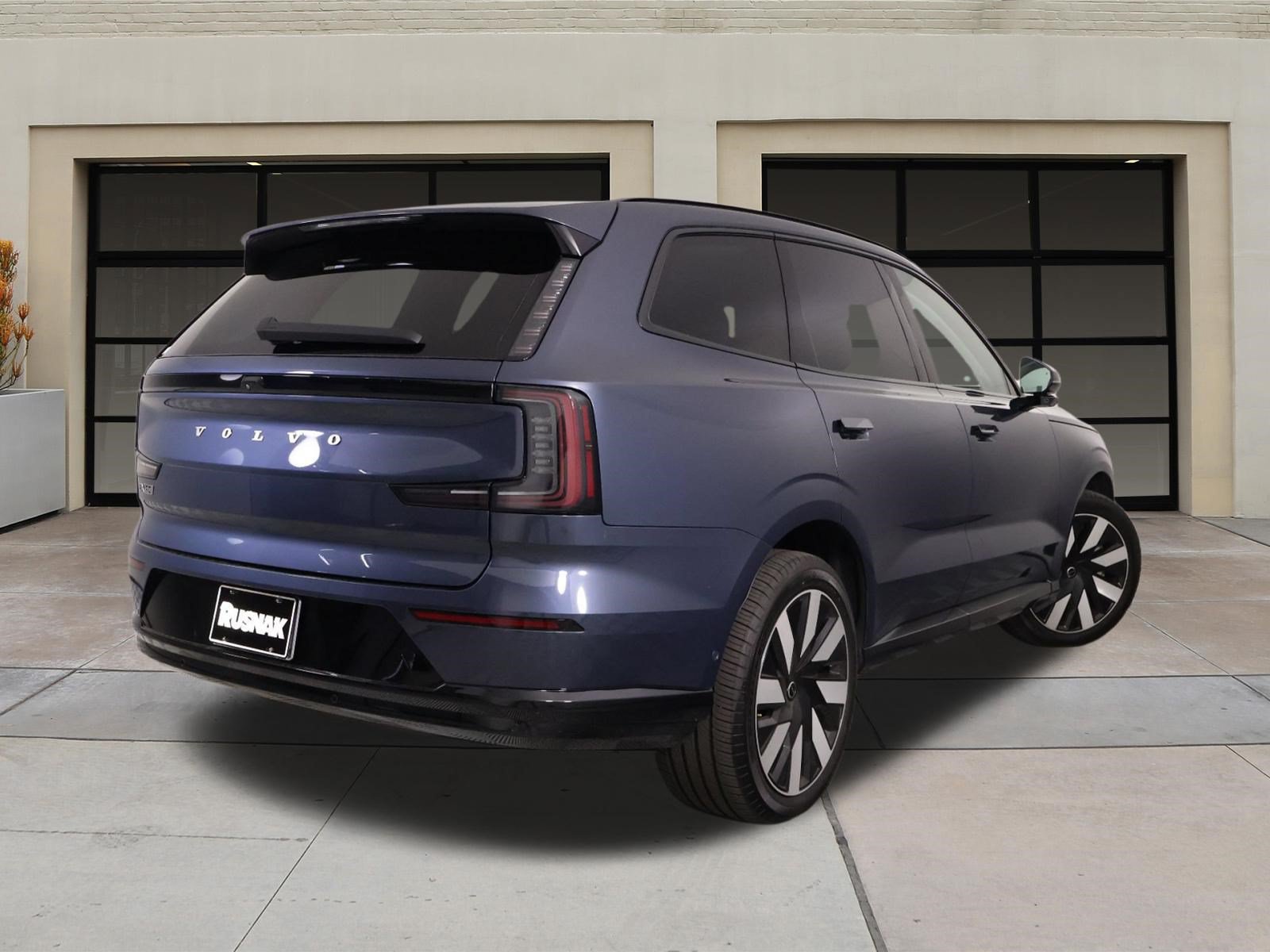 Used 2026 Volvo EX90 Plus RWD image 4