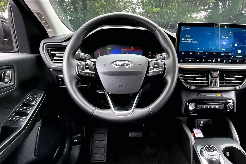 Used 2025 Ford Escape SE FWD image 8