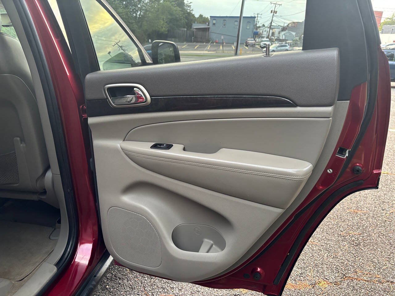 Used 2012 Jeep Grand Cherokee Laredo AWD/4WD image 23