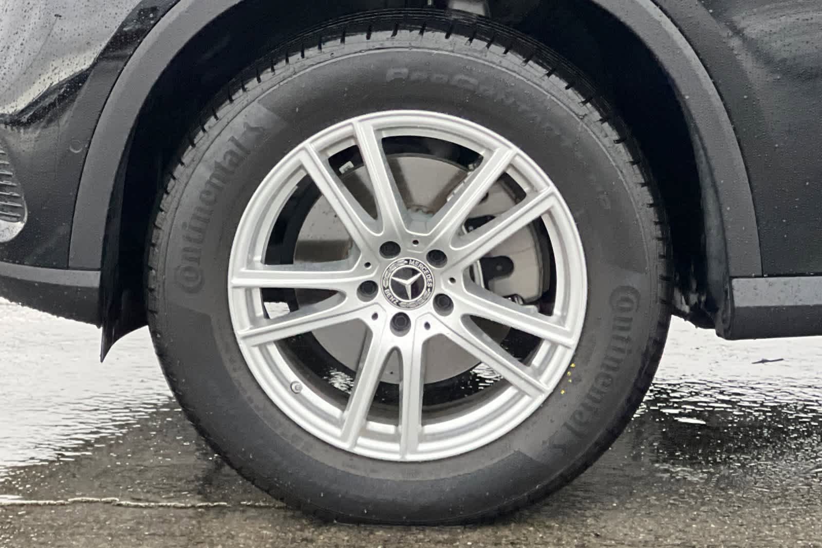 Used 2025 Mercedes-Benz GLC 300 4MATIC image 33
