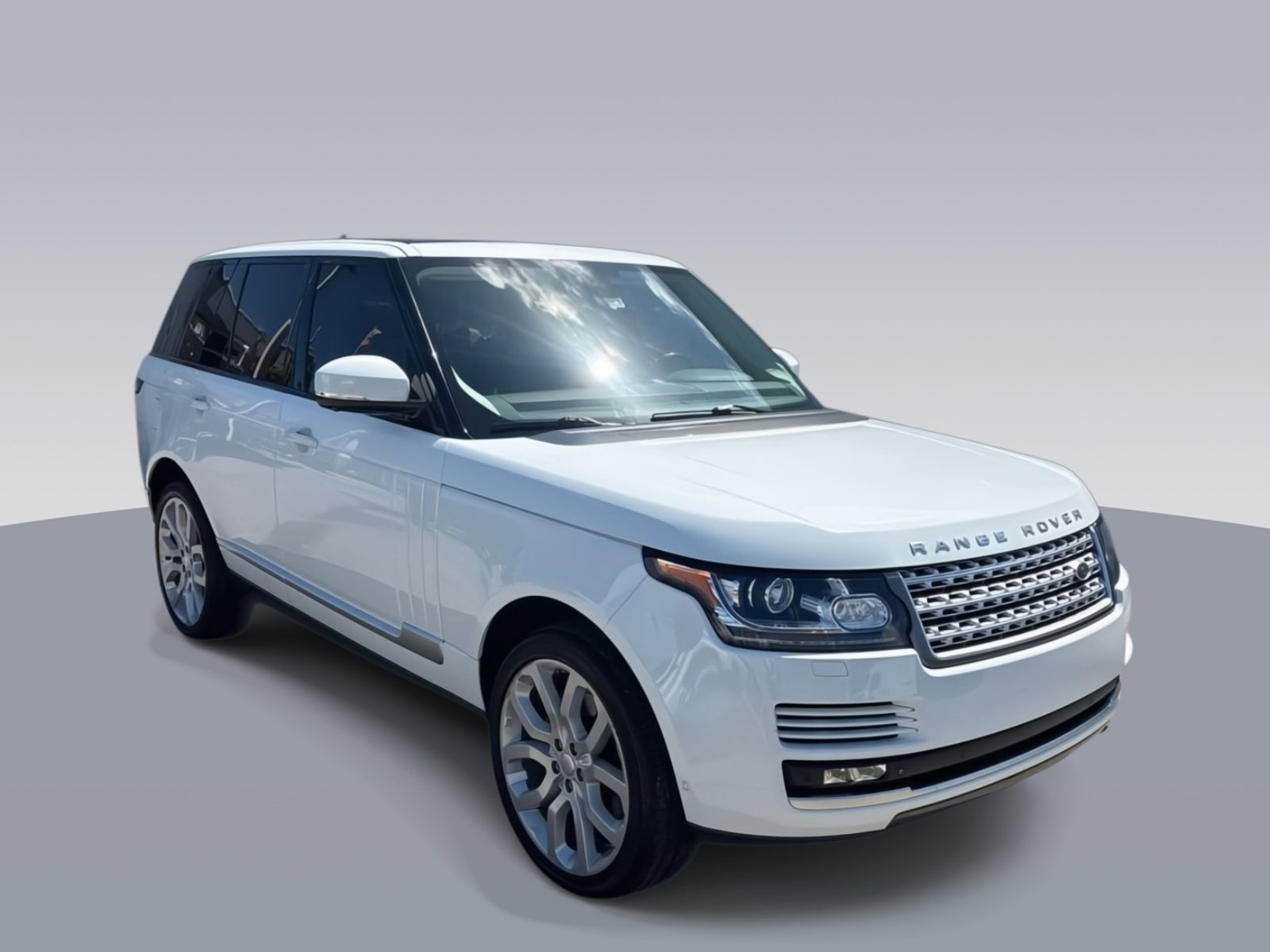 Used 2015 Land Rover Range Rover HSE image 2