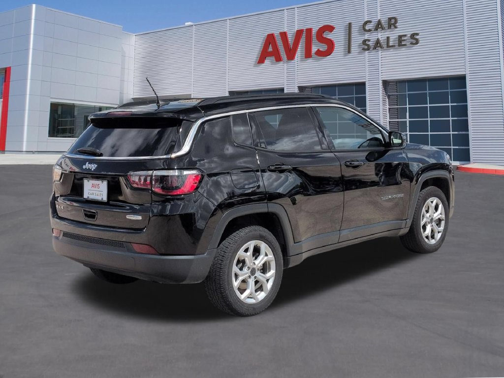 Used 2025 Jeep Compass Latitude AWD/4WD image 6