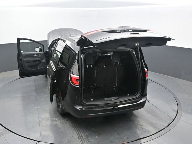 New 2027 Chrysler Pacifica Limited FWD image 70