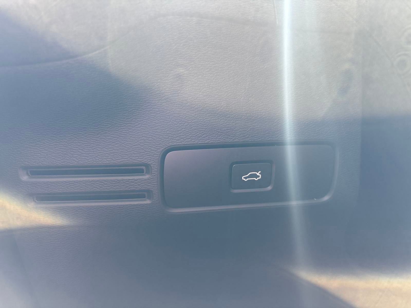 New 2026 Volvo XC40 B5 Plus w/ Protection Package Premier image 25