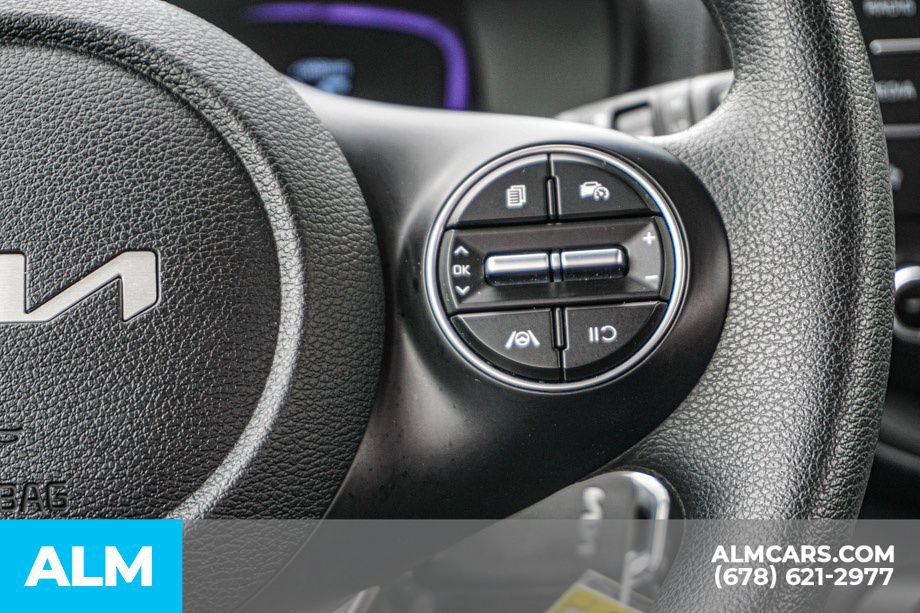 Used 2025 Kia Soul LX w/ LX Technology Package FWD image 30
