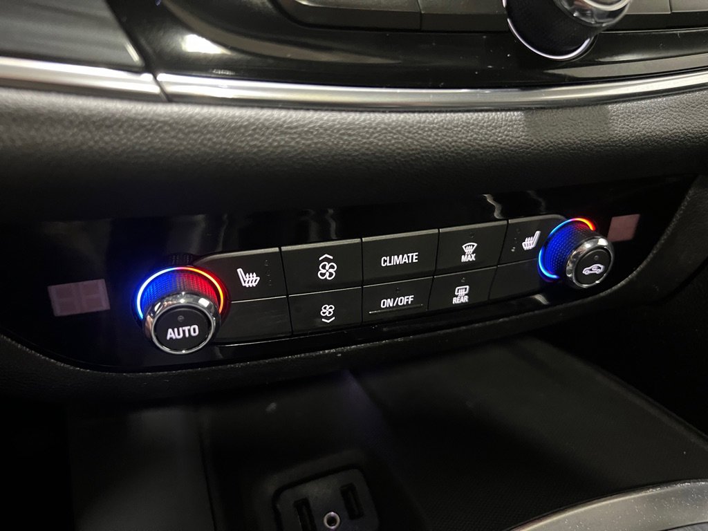 Used 2018 Buick Enclave Essence image 9