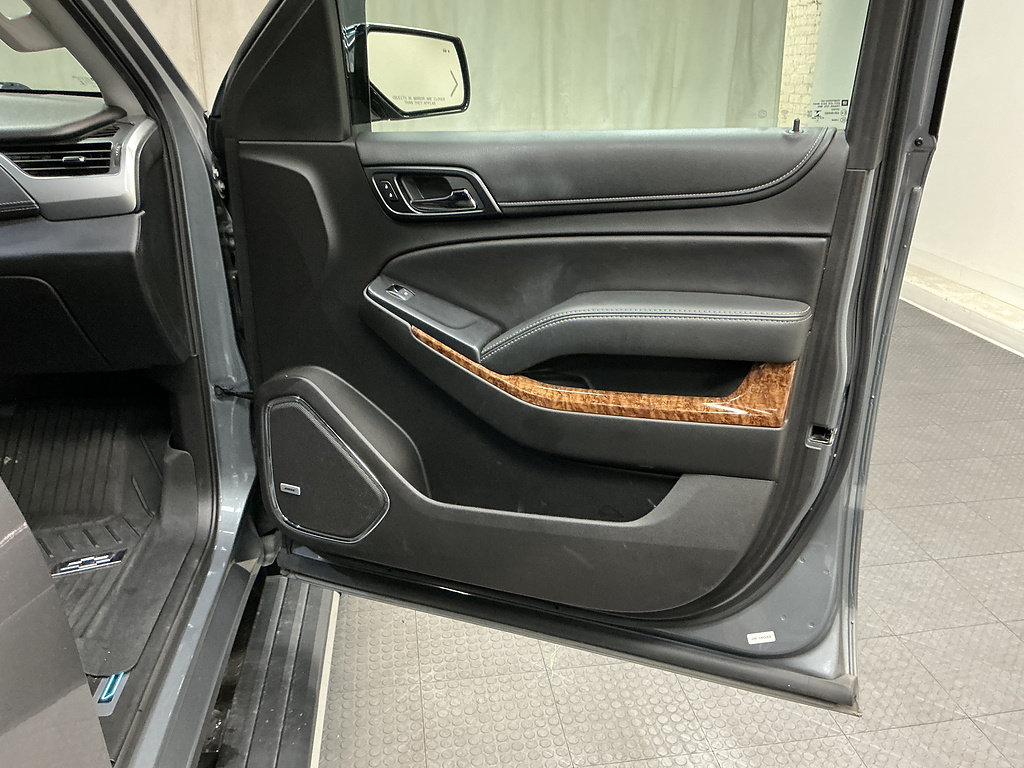 Used 2018 Chevrolet Suburban Premier AWD/4WD image 42