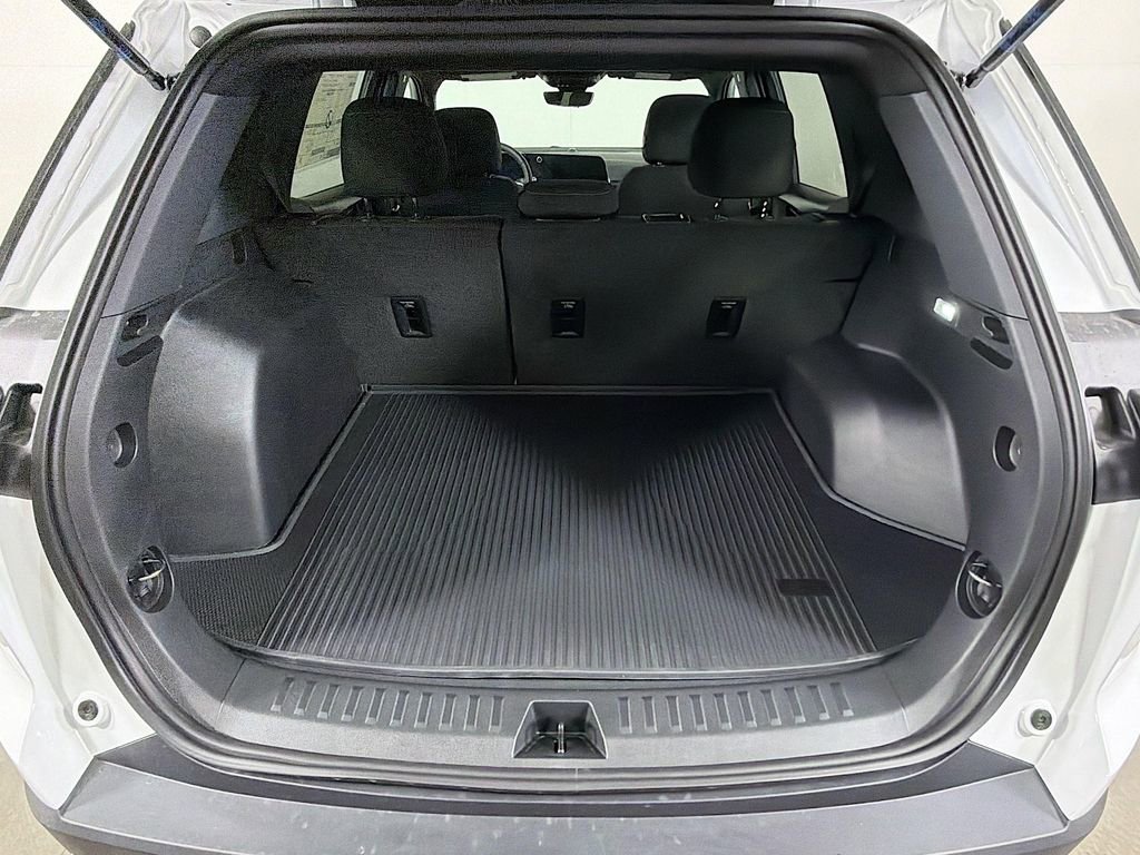 New 2026 Chevrolet Equinox LT w/ Midnight Edition AWD/4WD image 21
